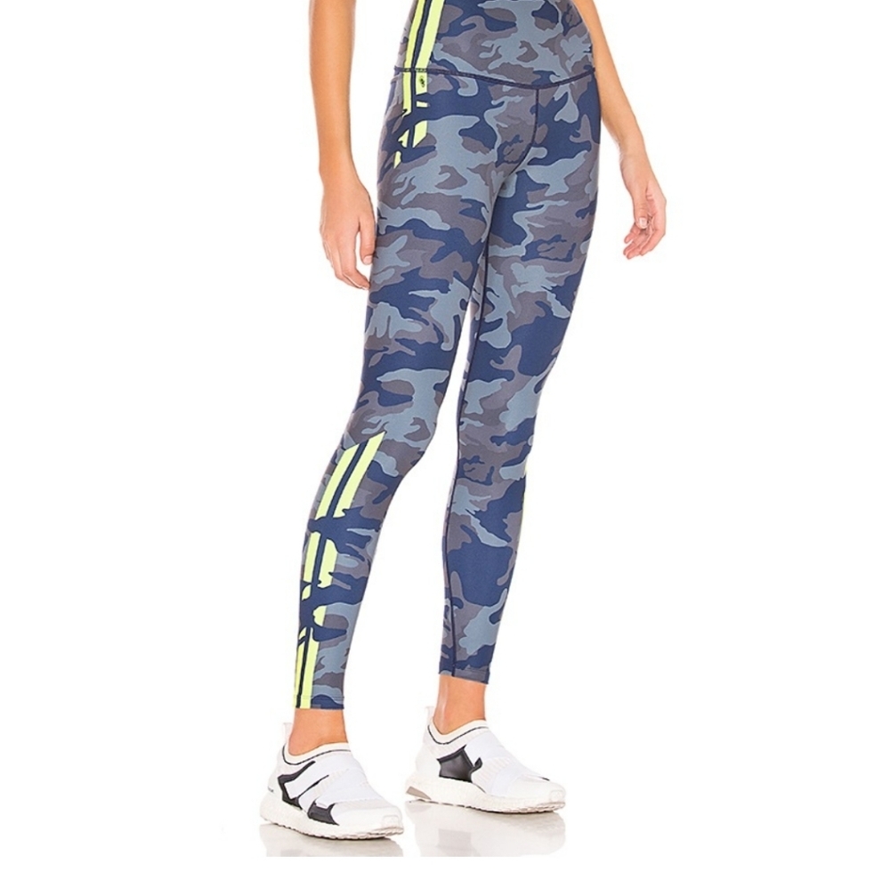 WITH camo leggings